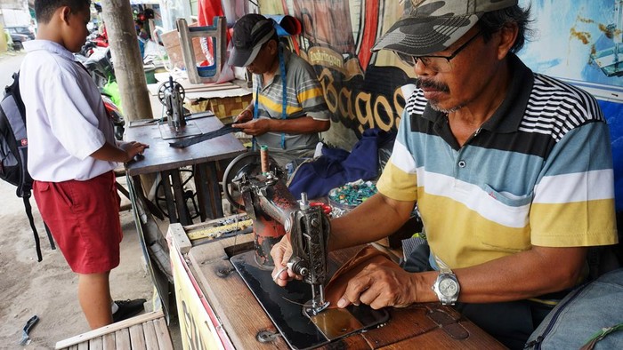 Cilacap Sewing Studio: Menjahit Tradisi dengan Sentuhan Modern